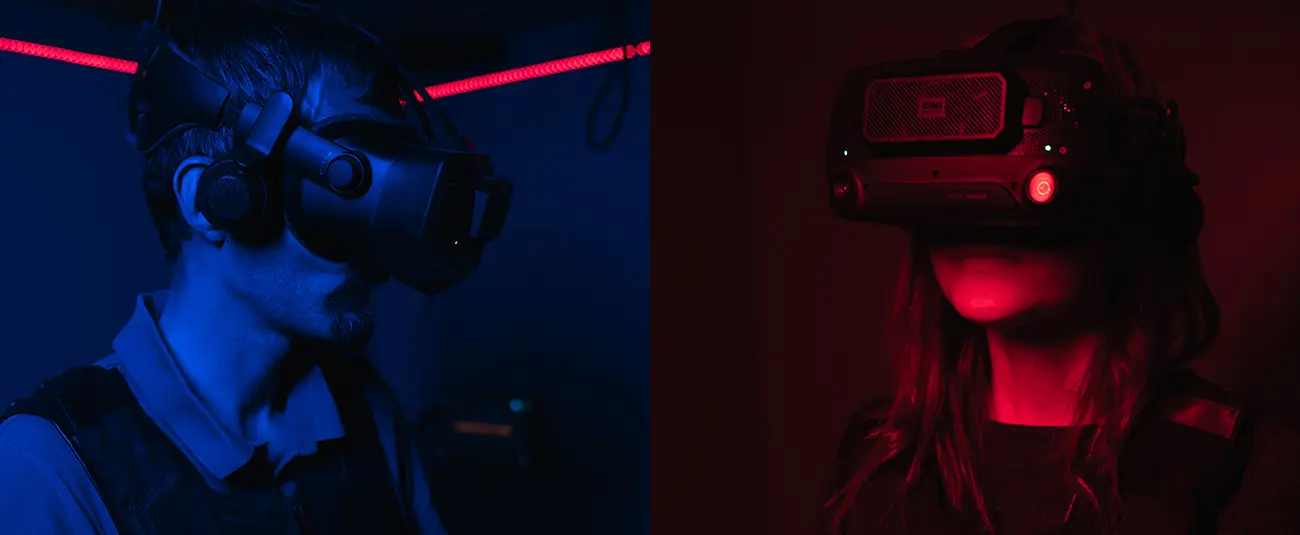 diptyque d'un homme et d'une femme jouant en réalité virtuelle