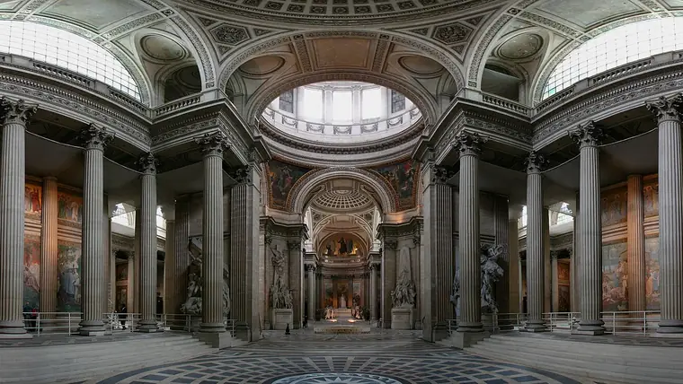 Nef et coupole intérieures du Panthéon dans le 5e arrondissement — visite culturelle avant un escape game VR à Paris