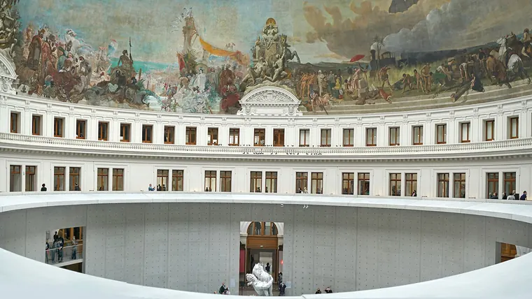 Rotonde et fresque panoramique de la Bourse de Commerce — étape culturelle du 1er avant un escape game VR à Paris