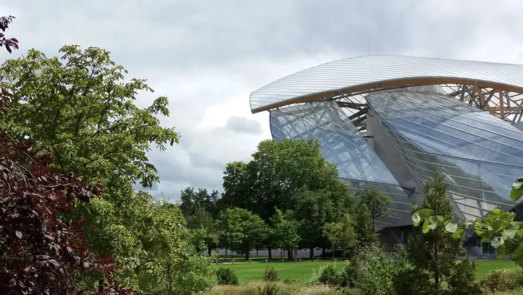 La Fondation Louis Vuitton vue depuis le Jardin d'Acclimatation, bois de Boulogne, Paris 16e