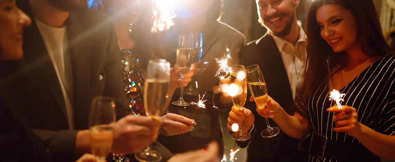 Soirée de team building de fin d'année à Paris — champagne et cierges magiques